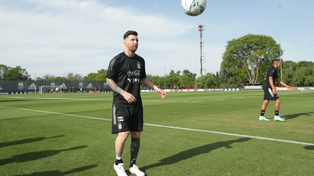Messi está comprometido con la causa de la selección y hace oídos sordos a las críticas de su club.