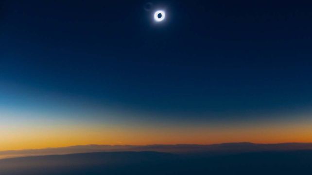 Una multitud de rosarinos fue al Planetario para ver el eclipse