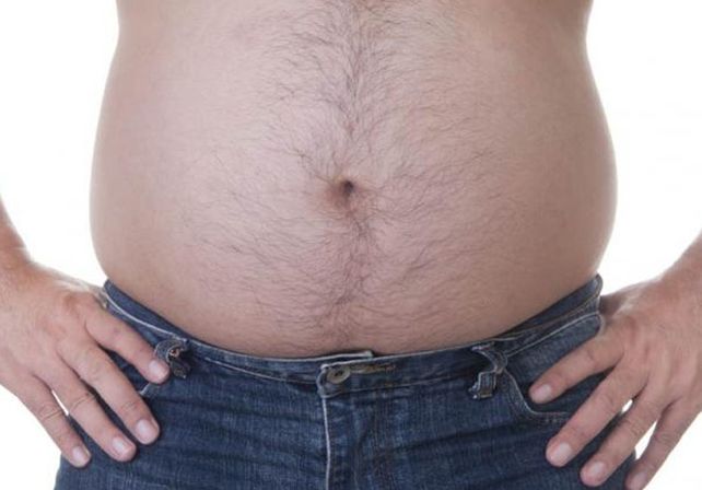 Los hombres con panza duran más tiempo en la cama