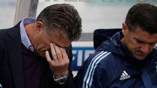 No es el día de Bauza: no ingresó de la mejor manera al estadio en La Paz