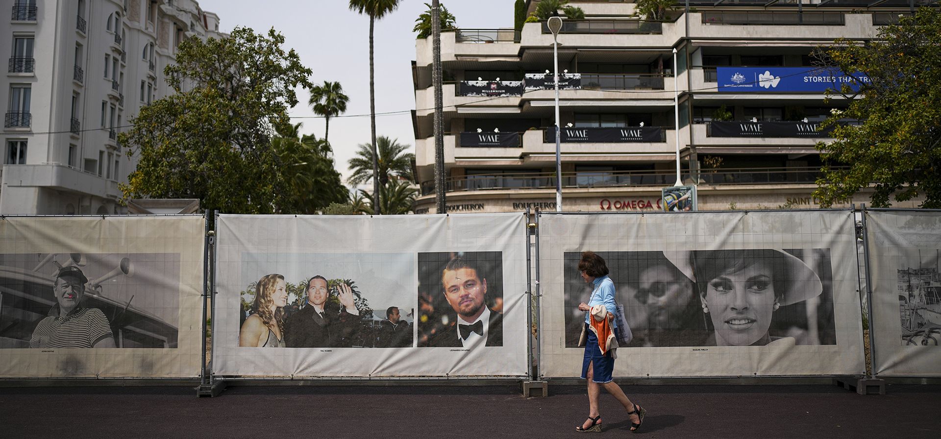 Una persona camina por la Croisette antes del festival de cine de Cannes, en Cannes, sur de Francia, el domingo 12 de mayo de 2024. La 77ª edición del festival de cine se celebrará del 14 al 25 de mayo. (Foto AP/Daniel Cole)
