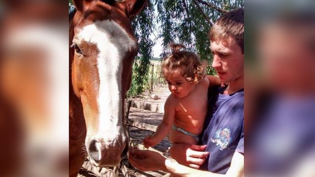 Una familia pide ayuda para recuperar un caballo robado