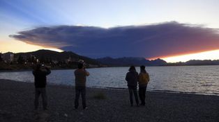 Preocupación en Bariloche: suspendieron las clases y los vuelos por el volcán