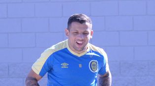 Emiliano Vecchio vistió la camiseta auriazul hasta 2022.