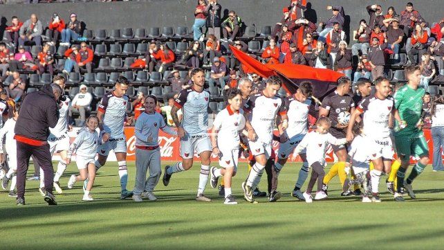 Colón podría repetir la formación para visitar a Defensores de Belgrano. Colón podría repetir la formación para visitar a Defensores de Belgrano.