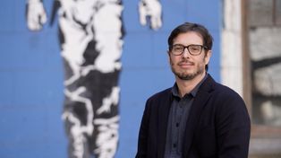 Para el historiador, hay una “tecnocracia friendly” que lleva a creer que “la escuela ya fue y que la respuesta está en la pantalla”.