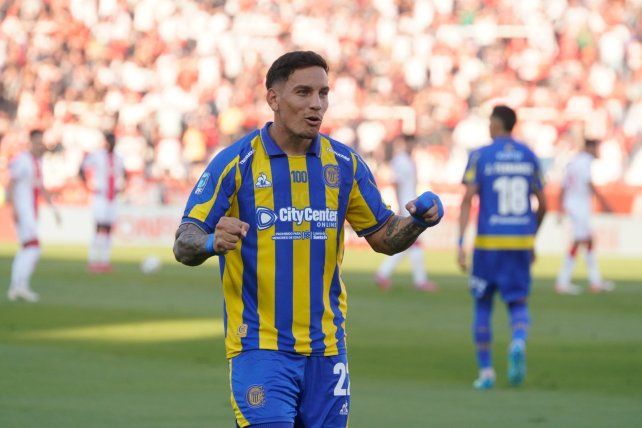 Enzo Copetti aprovechó en la primera que tuvo Central y puso al Canalla en ventaja.