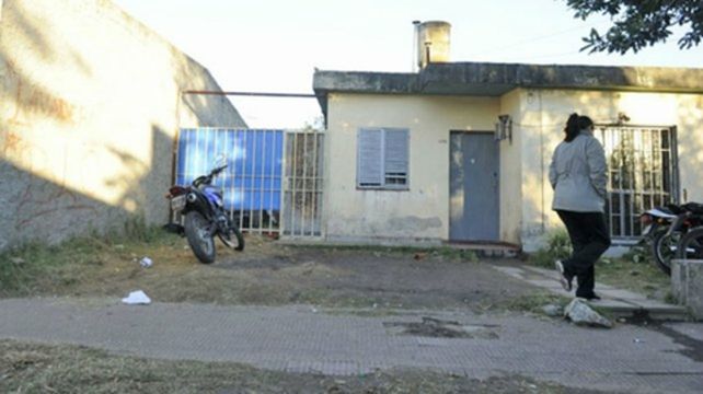 el escenario. La casa donde vivían las hermanas Canteros y fue atacada por tiratiros de Los Monos.