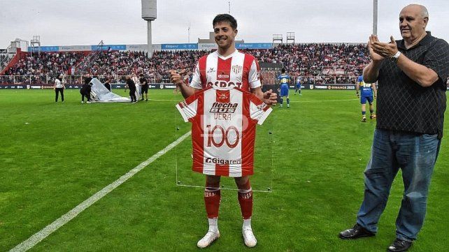 Unión distinguió a Vera por llegar a los 100 partidos