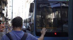 A la espera. Los choferes cobran en cuotas hasta el 26 de cada mes. En CABA acordaron una suba del 11.4 por ciento. A la espera. Los choferes cobran en cuotas hasta el 26 de cada mes. En CABA acordaron una suba del 11.4 por ciento.