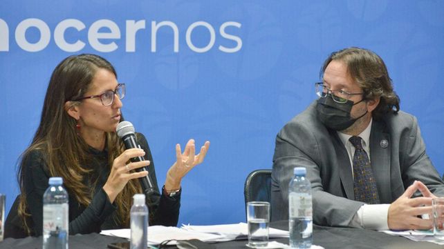 La mujeres tienen más participación en el trabajo productivo total de la población porque