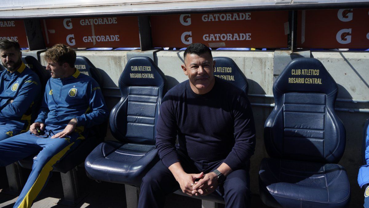 Central: quiénes fueron los elegidos por Almirón para suplir las bajas en el medio