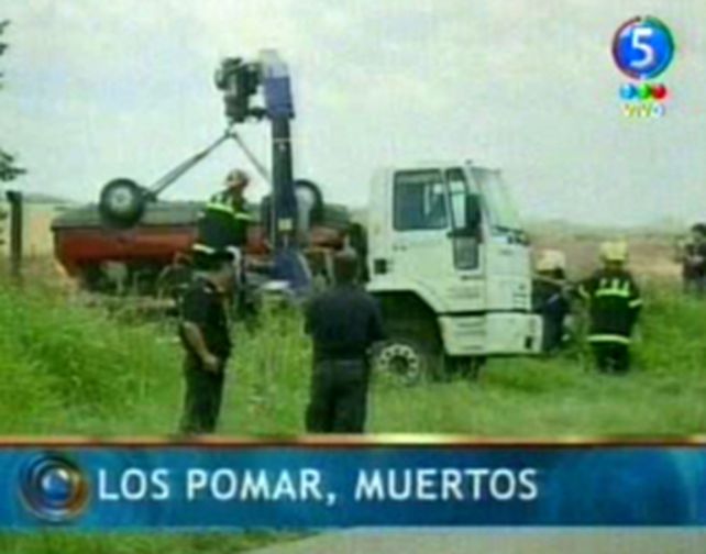 Reci&eacute;n con una segunda gr&uacute;a pudieron retirar el auto de los Pomar
