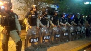Prefectura detiene al fotógrafo de una revista en la Villa 21