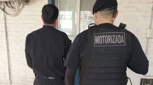 Detuvieron a un policía por violencia de género contra su pareja en barrio Echesortu