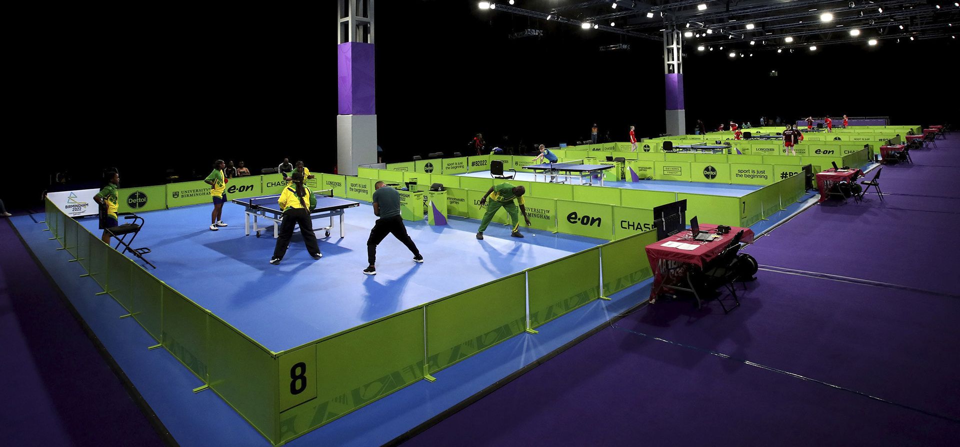 Atletas asisten a una sesión de entrenamiento en el NEC antes de los Juegos de la Commonwealth en Birmingham, Inglaterra, el jueves 28 de julio de 2022.