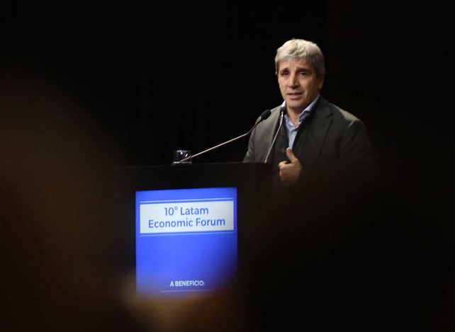 Luis Caputo en el Latam Economic Forum. El funcionario afirmó: afirmó Nosotros no los vamos a desilusionar. Y si el país empieza a crecer vamos a bajar impuestos