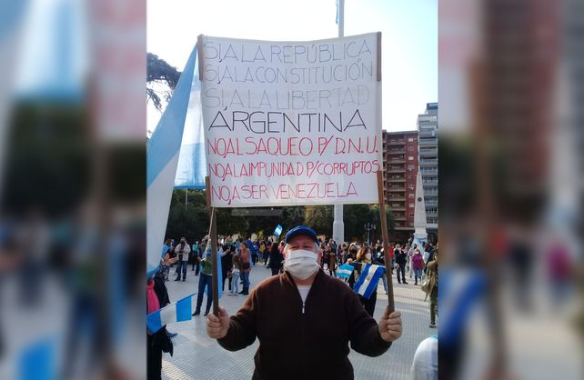 Im&aacute;genes del banderazo en Plaza 25 de Mayo en Santa Fe