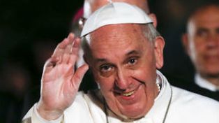 El Papa Franciso presidió su primer Vía Crucis en Roma ante una emocionada multitud