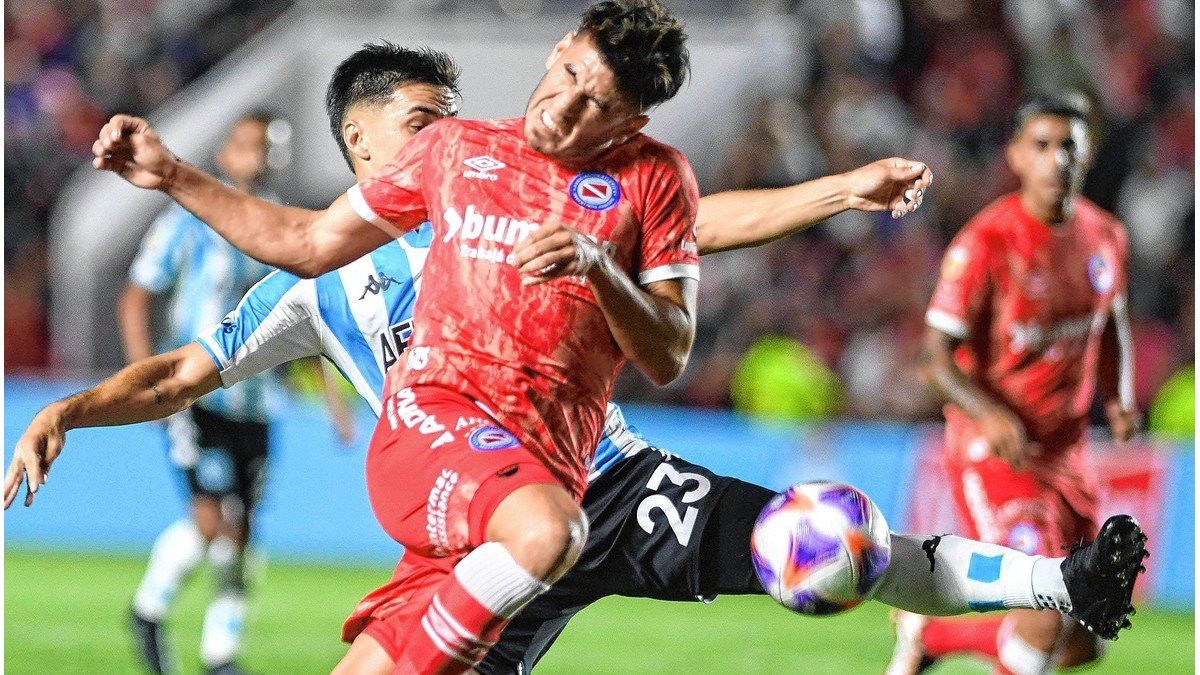 Argentinos derrotó con lo justo a Racing en La Paternal