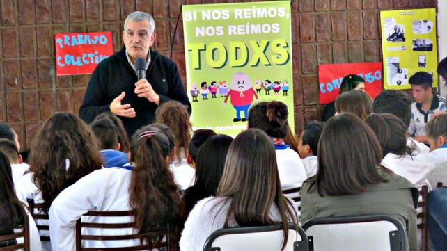 La ONG suele brindar charlas en escuelas y clubes sobre convivencia y responsabilidad en el mundo digital.