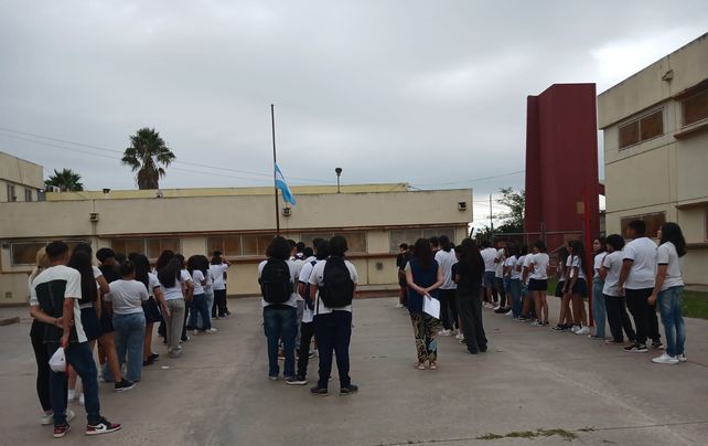 Homenajearon en su colegio a la adolescente cordobesa atropellada en la costa central rosarina