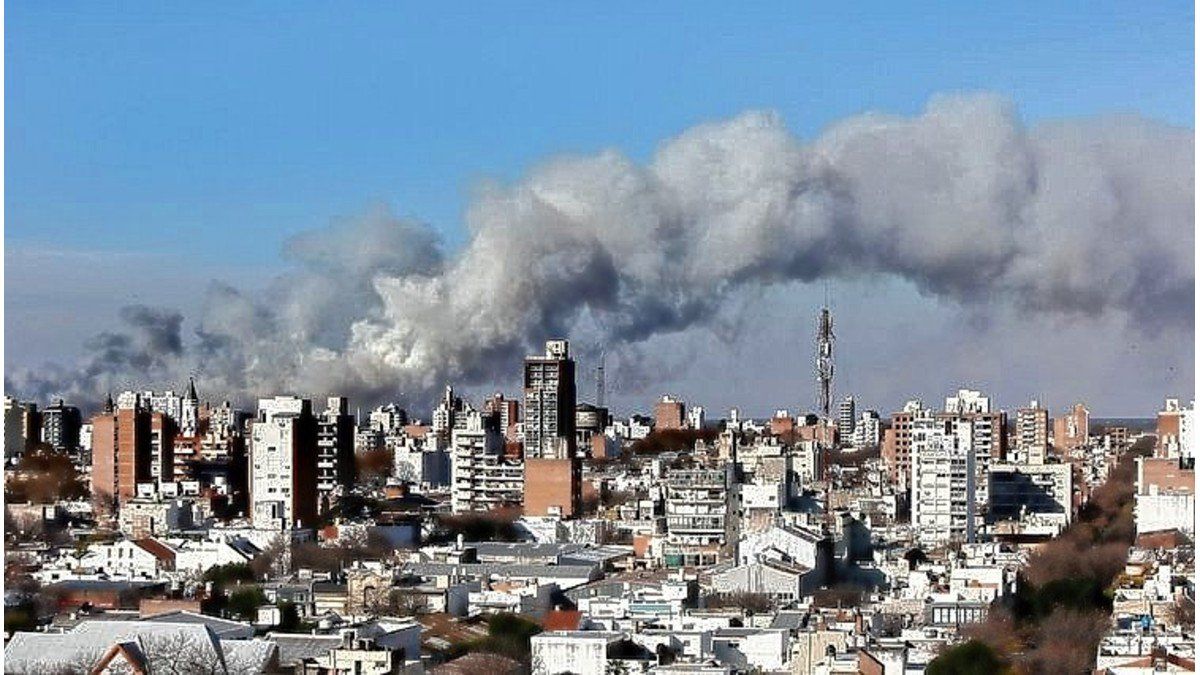 Intendentes marchan al Obelisco por el humo: Estamos hartos, la situación es grave y compleja - Vimarsana News