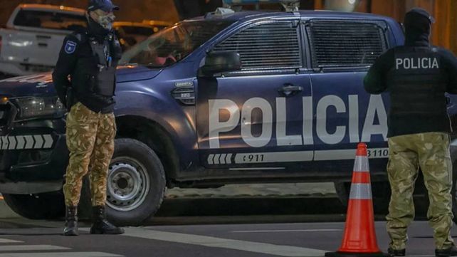 La policía custodia el lugar donde padre e hijo murieron atropellados