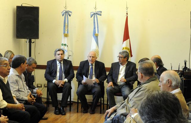 El gobernador expuso ante los representantes de los gremios acerca de sus planes de seguridad. (Foto: G. de los Ríos)