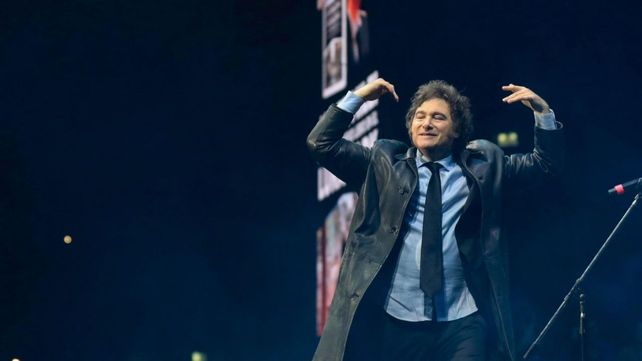 El presidente Javier Milei encabeza un acto junto a sus seguidores en el estadio Luna Park, en la ciudad de Buenos Aires. 