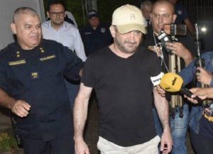 Kueider pidió licencia formalmente en el Senado mientras sigue detenido en Paraguay