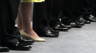 Las mujeres cobran menos en el trabajo y están más precarizadas