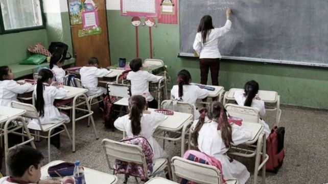 El Plan Asistencia Perfecta para los docentes fue presentado por los ministros provinciales de de Educaci&oacute;n, Jos&eacute; Goity, y de Econom&iacute;a, Pablo Olivares.