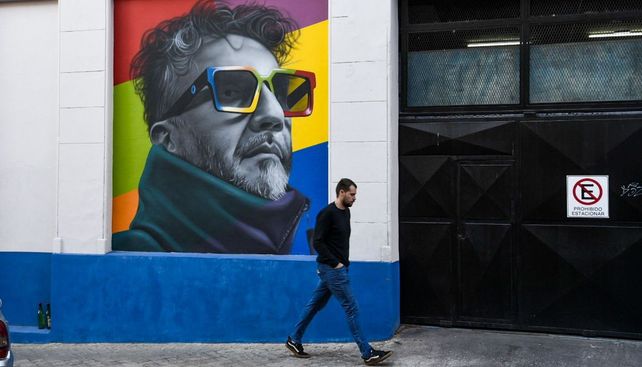 El mural de Gabriel Griffa en homenaje a Fito Páez inaugurado en el pasaje Poeta Fabricio Simeoni.&nbsp;