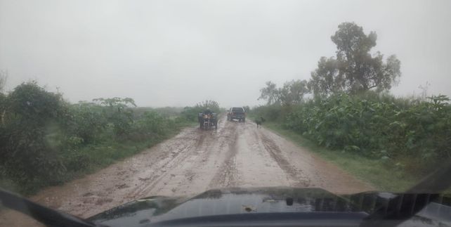 Vecinos de El Chaquito reclaman el arreglo urgente del camino de acceso ante el riesgo de quedar aislados por la creciente. Foto: Gentileza vecinos de Chaco Chico