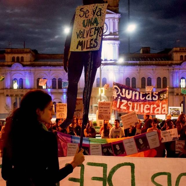 En una de las marchas que llegó a los tribunales de Paraná.&nbsp;