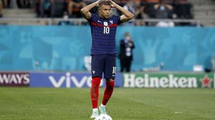 Mbappé espera el Mundial enojado porque se atrasó el cobro de su sueldo en PSG