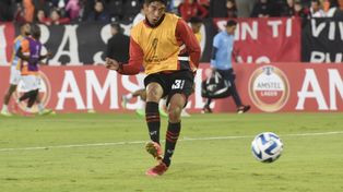 Montenegro se convirtió en una grata aparición en la primera rojinegra.