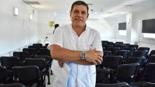 El director del hospital Centenario de Gualeguaychú, doctor Jorge Montiel, y su equipo integrado por los secretarios técnicos doctores Gustavo Levin y Leticia Siri, presentaron su renuncia a la Dirección del nosocomio&nbsp;