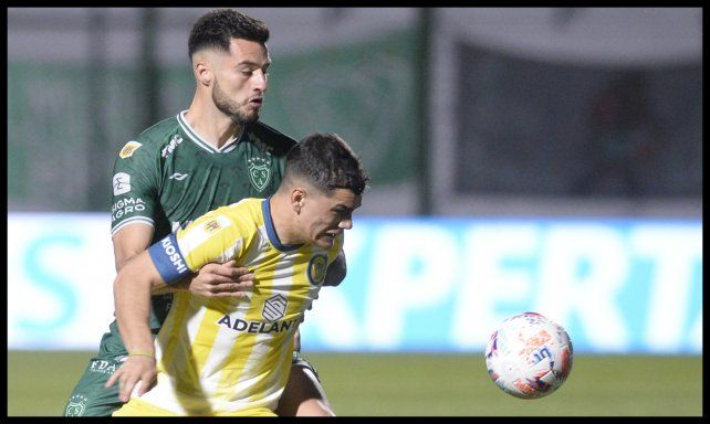 Salvareschi intenta detener a toda costa un ataque de Giaccone.