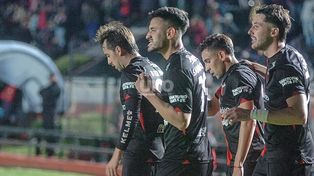 El delantero de Colón Tomás Sandoval podría convertirse en refuerzo de Quilmes.