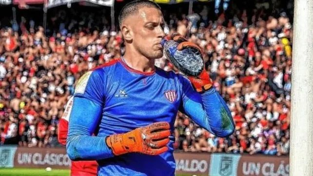 El arquero Campisi defiende el arco de Tampa Bay