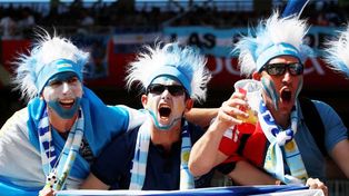 Al enojo por la prohibición de la cerveza en los estadios podría sumarse la indignación respecto a la particular visión de los derechos humanos que tiene Qatar
