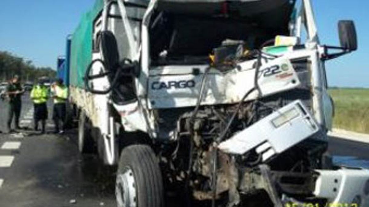 Choque entre dos camiones en la ruta nacional 14