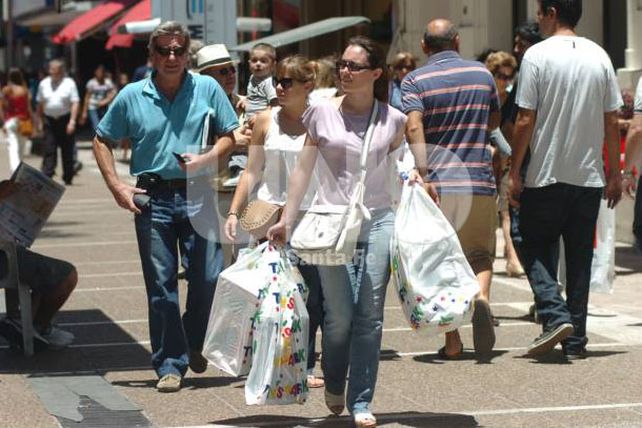 Acuerdan pautas de trabajo de los shopping, supermercados y comercios en las fiestas