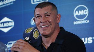 El flamante técnico de Rosario Central, Jorge Almirón, buscará comenzar con el pie derecho este sábado ante Belgrano en el Gigante.