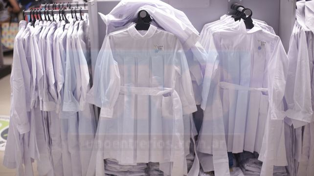 Planes en tres y seis cuotas impulsan la venta de guardapolvos y artículos escolares