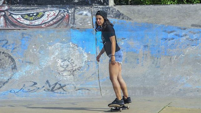 En Paraná cada vez más chicas patinan en skate