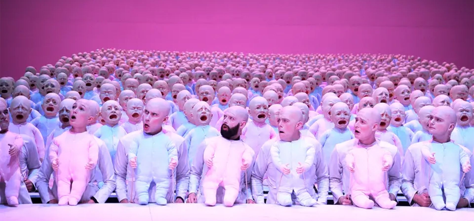 Un coro de bebés en Glyndebourne, Reino Unido. Les Mamelles de Tirésias de Poulenc, tiene una historia extraña, que involucra a miles y miles de bebés. Hay casi una ilusión óptica en juego, que es mejor dejarla sin explicación. Foto: Robbie Jack/Corbis/Getty Images