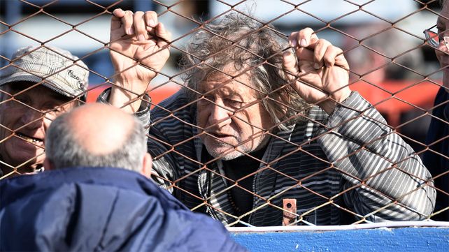 Murió el Trinche Carlovich, el ídolo charrúa que fue golpeado en forma salvaje en un intento de robo